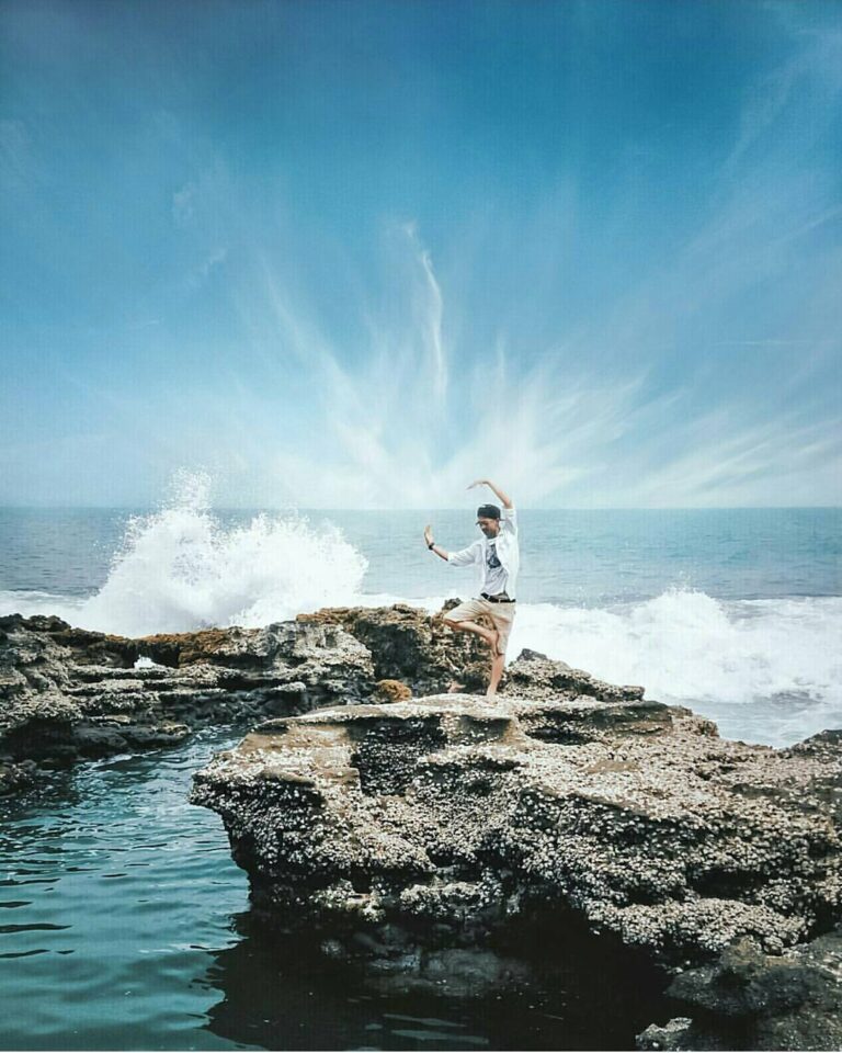 #exploresukabumi photo by  taken at Pantai Karang Hawu, #Cisolok....