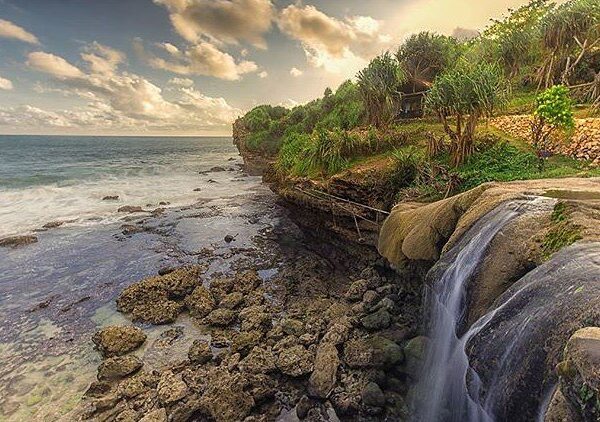 #explorejogja photo today by  taken at Pantai Jogan,  Gunungkidul....