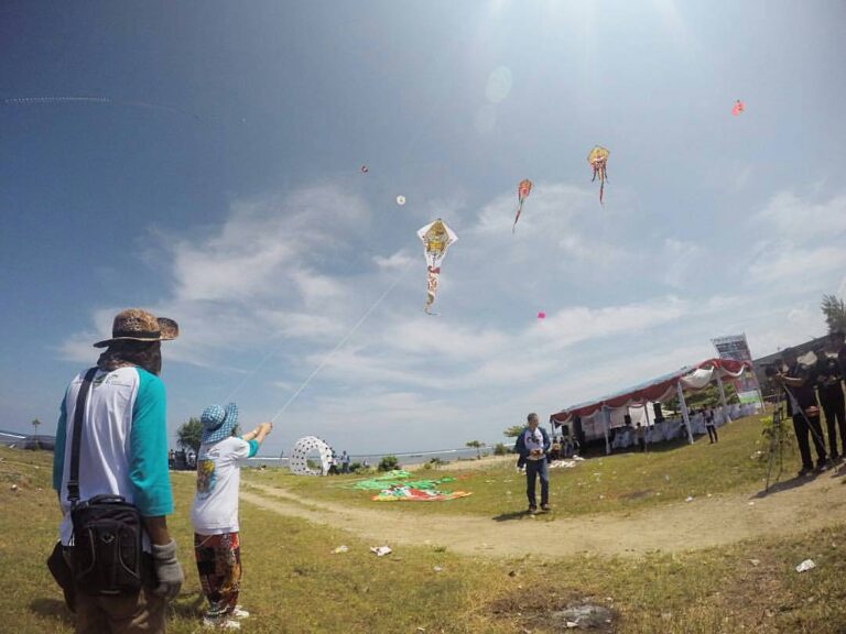 #exploresukabumi photo by  taken from #CGF2016 at Pantai Batu Namprak.

If you m...