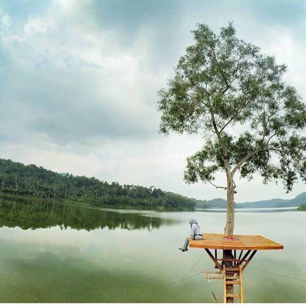 #explorejogja photo today by  taken at Spot Bukit Pethu, Waduk Sermo, Kulon Prog...