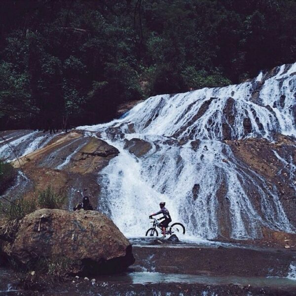 #exploresukabumi today's featured photograph is taken by  at Curug Pareang, Jamp...