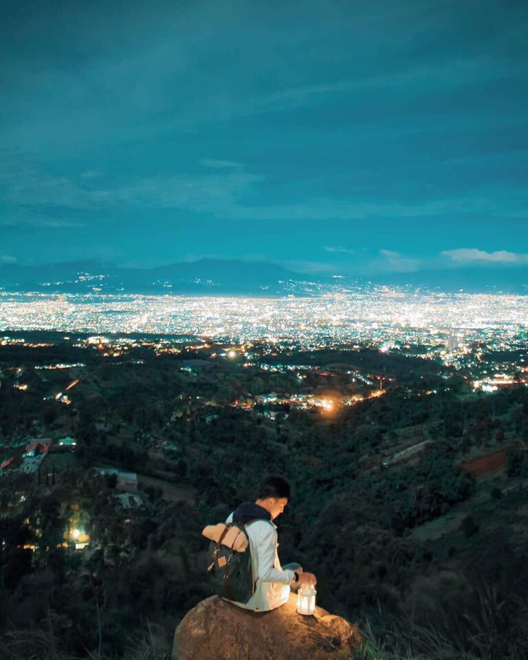 Captivating city lights seen from Lembang captured by  
#explorebandung...