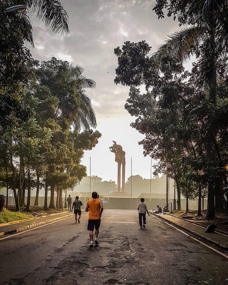 Morning run is the perfect way to start your day with a full energy. Taken by 
#...