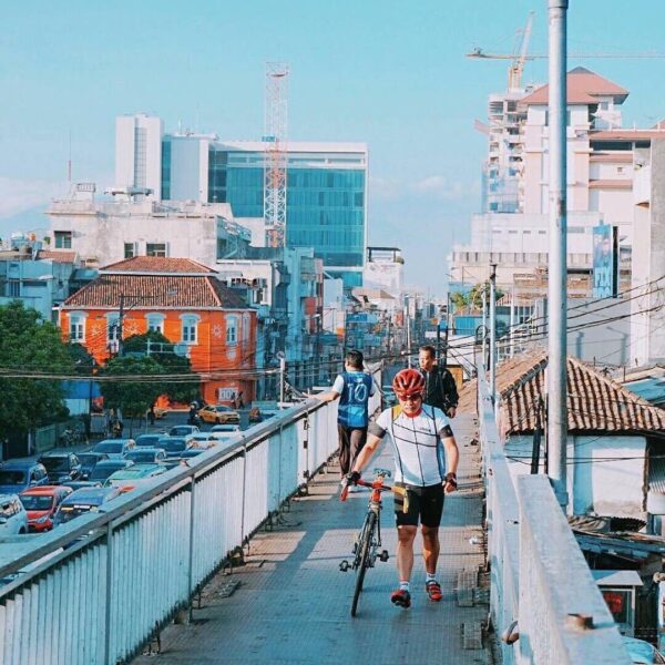 Take a break and enjoy your journey. Have you worked out today? Captured by  
#e...