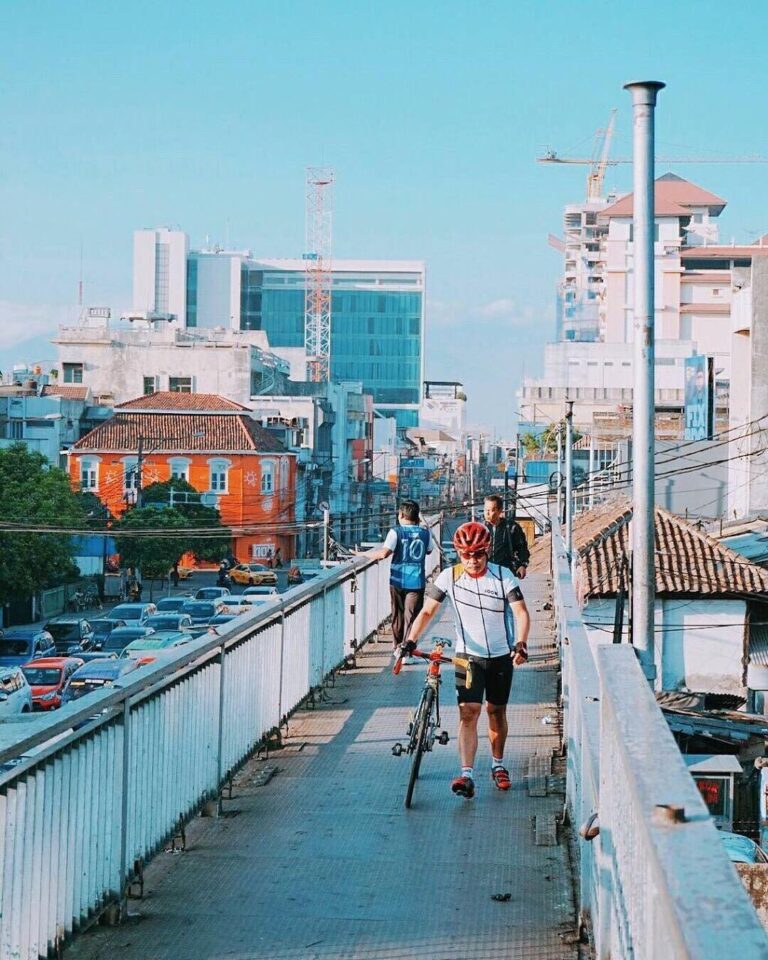 Take a break and enjoy your journey. Have you worked out today? Captured by  
#e...