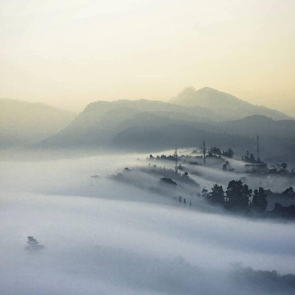 The fantastic view of Gunung Batu foggy morning captured by 
#explorebandung...