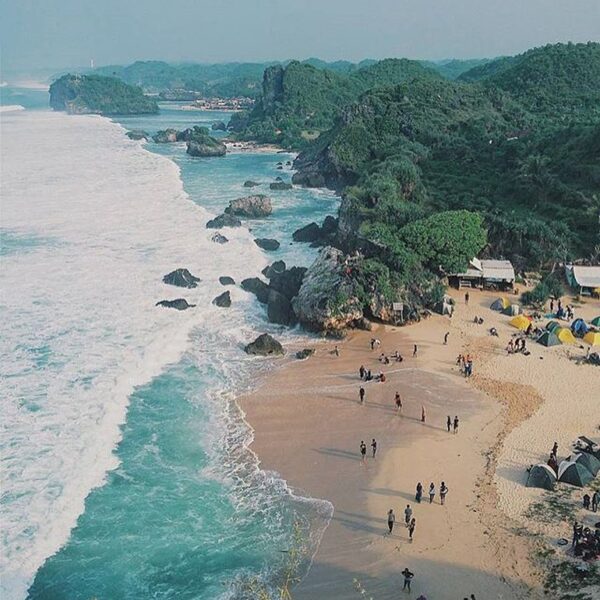Hati-hati gelombang tinggi buat yang mau main ke pantai ya.

#explorejogja photo...