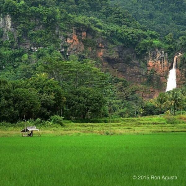 A scene of #ciletuhnationalgeopark in front of Cimarinjung Fall photographed by ...