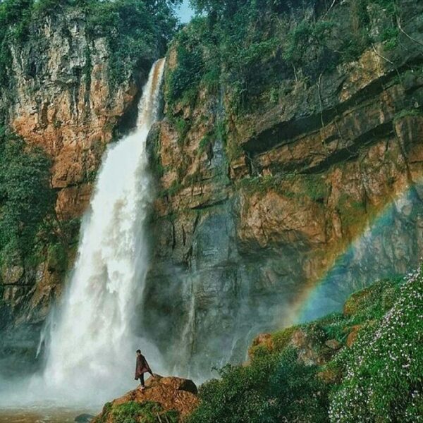 Perfect timing 
#exploresukabumi photo by  taken at Curug Cimarinjung, #ciletuhn...