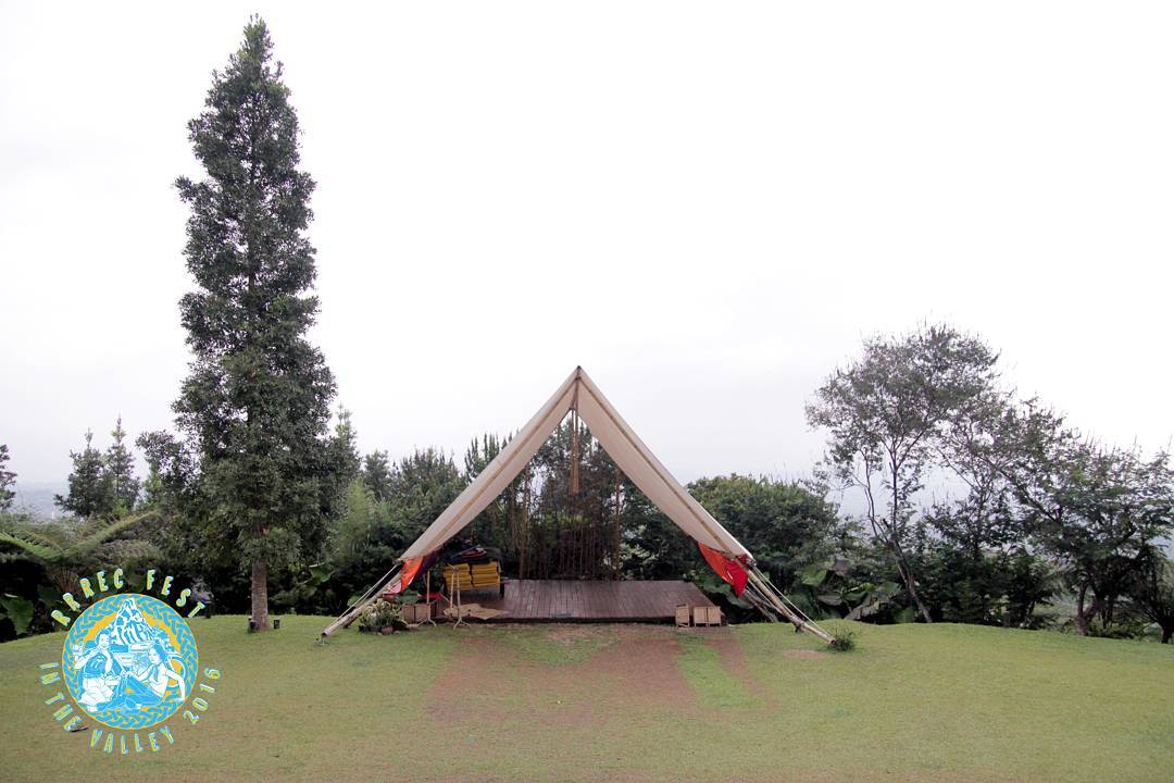 #es_events

Ini dia panggung berlatar belakang lembah yang nantinya akan jadi sa...
