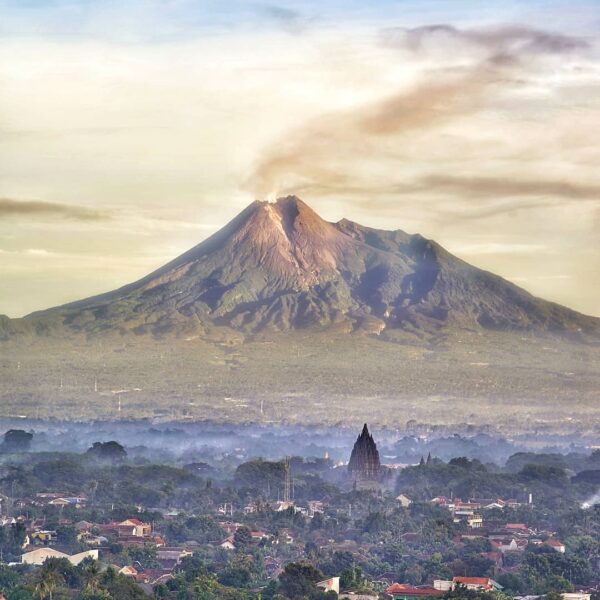 Selamat pagi.
Semoga Merapi baik-baik aja ya..
dan
Semoga harimu menyenangkan.

...